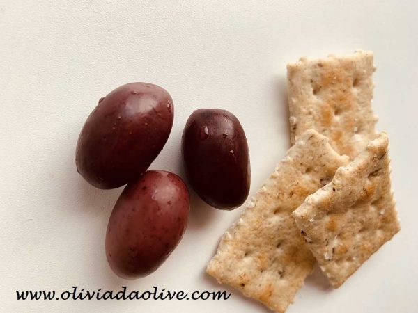 Kalamata Olives Vs Black Olives - Differences & Similarities | Oliviada